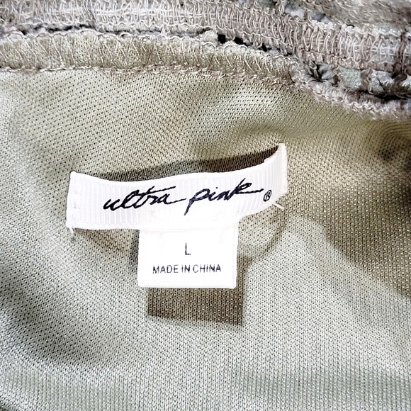 Ultra Pink Sage Crochet Lacey Scalloped Bell Sleeve & Lined Pop Over Blouse (L) - Picture 9 of 12